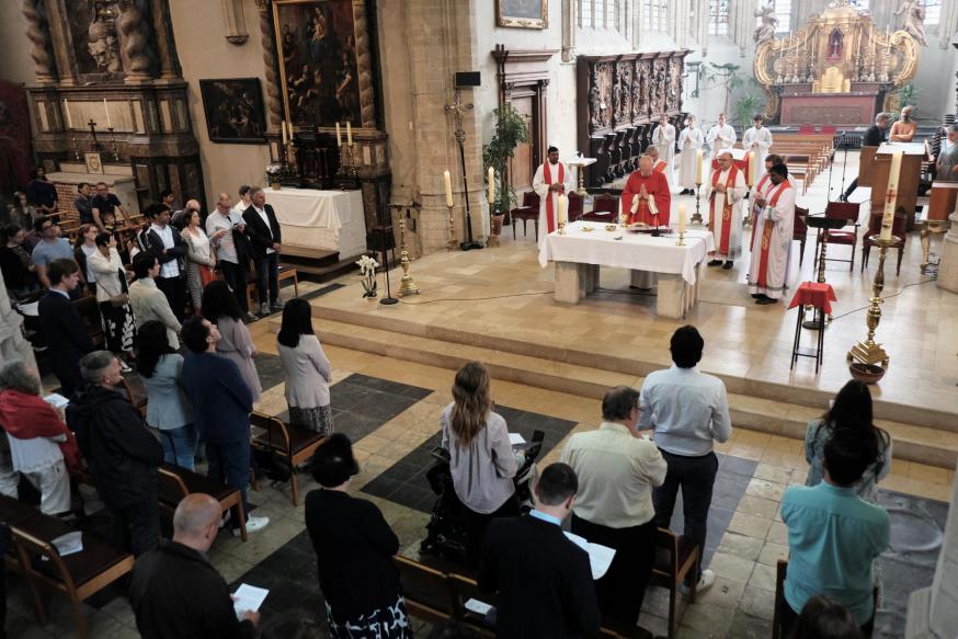 Pinksterviering met volwassenvormsel in de Sint-Kwintenskerk - 2022 © Pastorale zone Leuven aan de Dijle