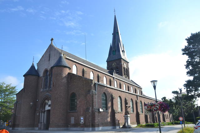 Sint-Michielskerk, Marktplein