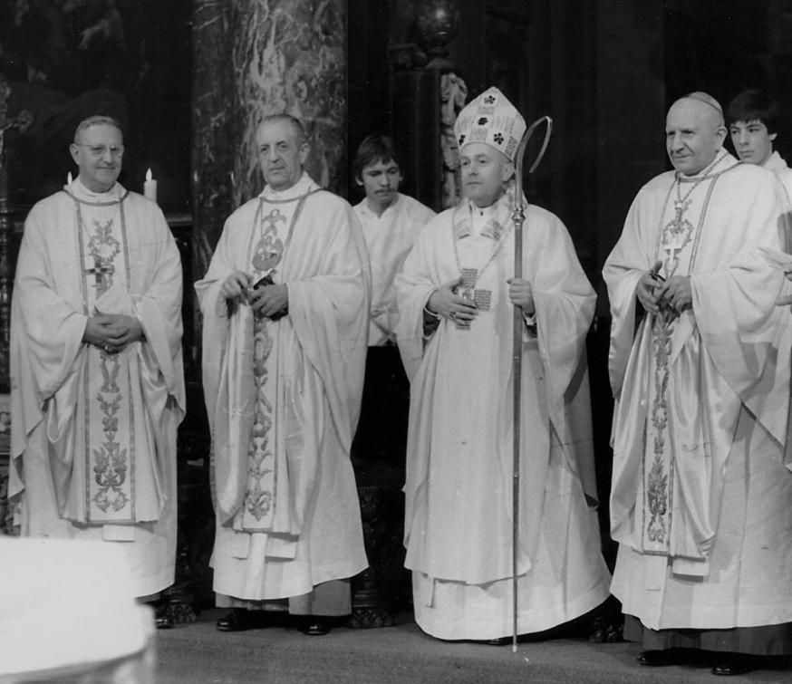 Godfried Danneels als pasgewijde bisschop van Antwerpen, met kardinaal Suenens, Mgr. Daem en Mgr. De Smedt  © Bisdom Antwerpen