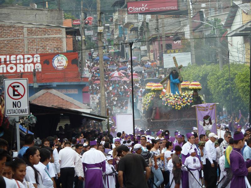 Een processie in de Goede Week in El Salvador 