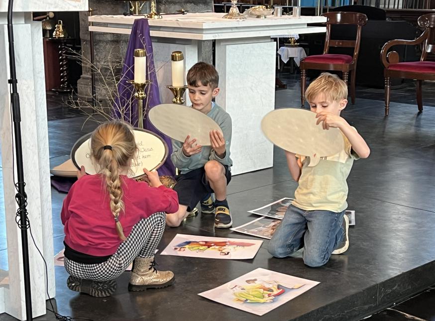 Eerstecommunietocht ST aan tafel 