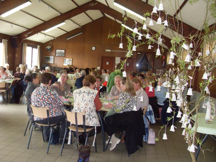 Samen lekker aan tafel © Viviane Van Thielen