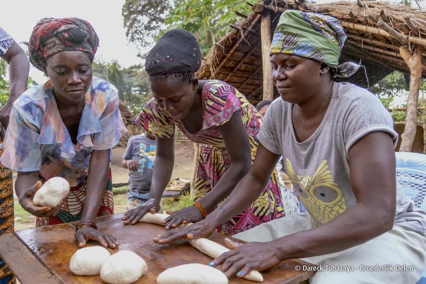 Maman Bienvenue uit Congo deelt een bakkerij 