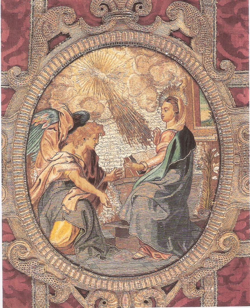 Boodschap aan Maria, medaillon op purperen kazuifel, herkomst abdij van Nazareth (wapenschild van de abdij), midden 17de eeuw, Sint-Gummaruskerk 