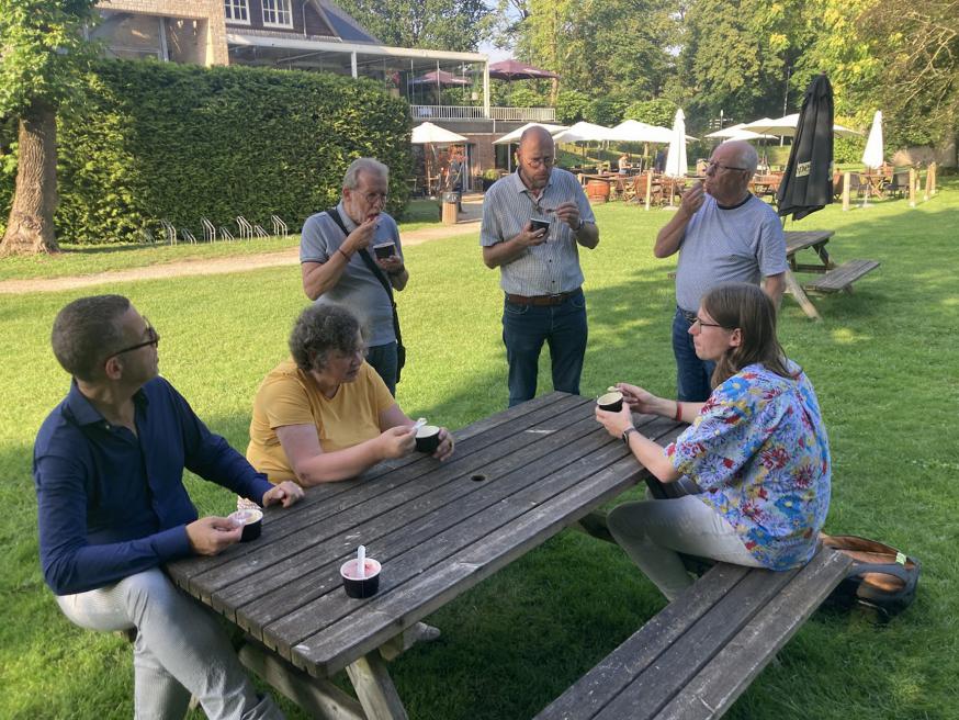 Nabeschouwing bij een ijsje 