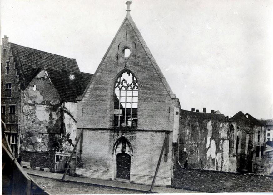 De Spaanse kapel na de doortocht van de Duitsers in 1914 