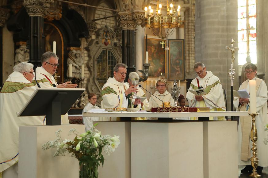 Nieuw altaar Sint-Gummaruskerk 