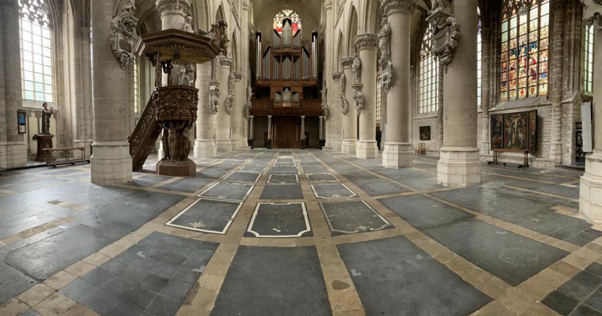 Een lege Sint-Gummaruskerk © Brigitte Schorrewegen