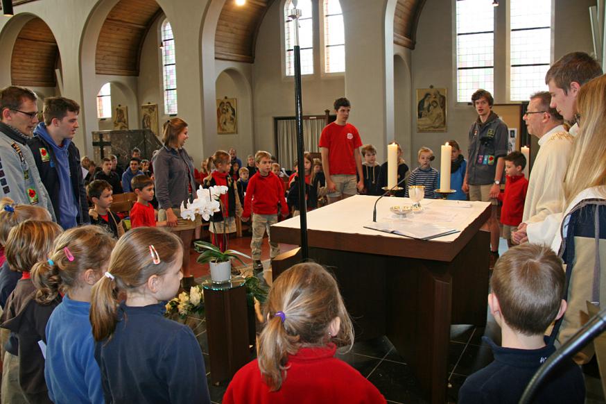 Chiro H. Hart en Sint-Gummarus tijdens de Christus Koningviering in de H. Kruiskerk 