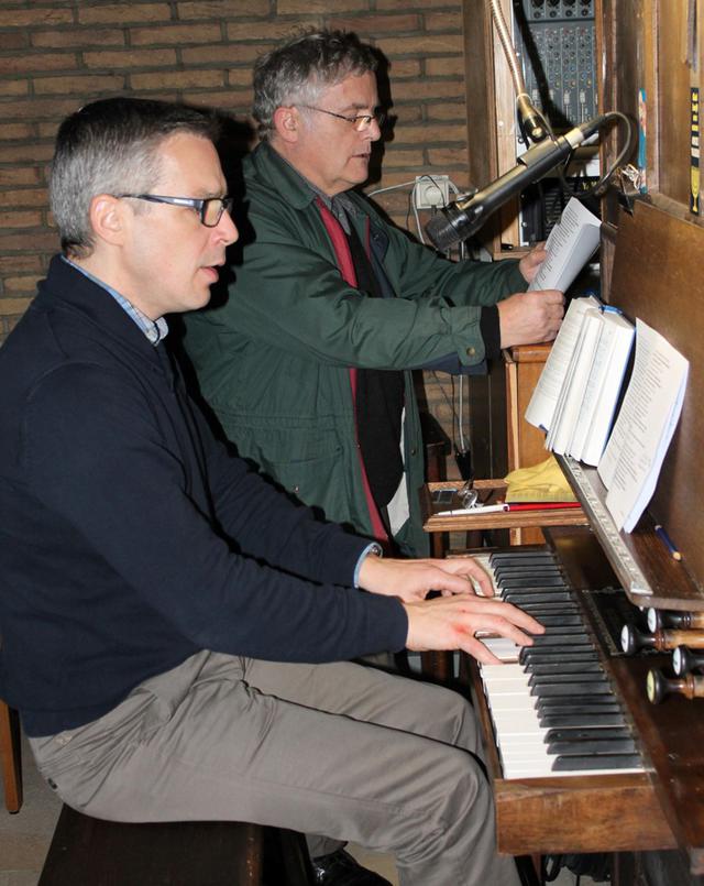 Organist Jan Christiaens zal de adventswake opluisteren: kom je met ons meebidden? 
