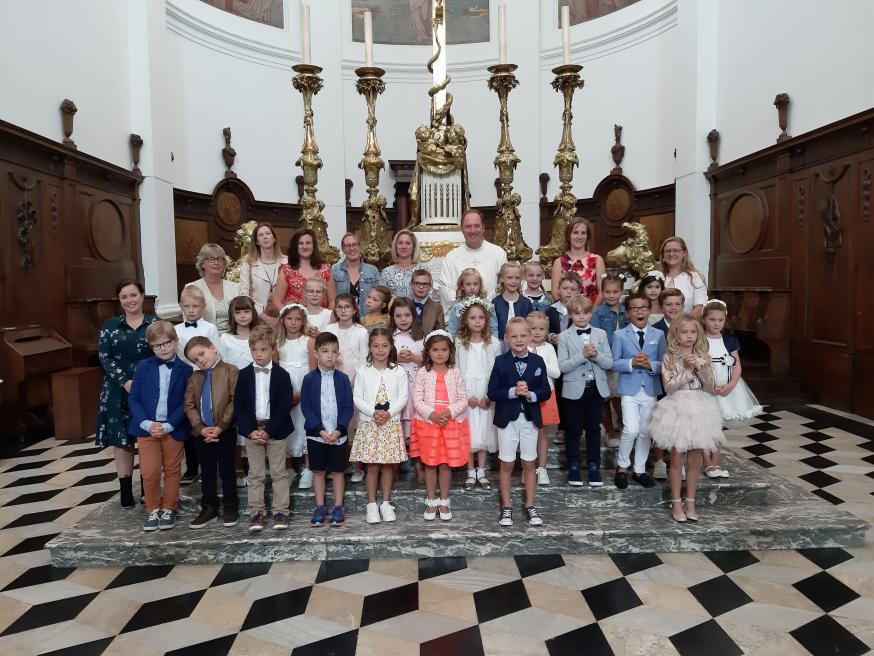 Eerste communicanten Sint-Salvator 