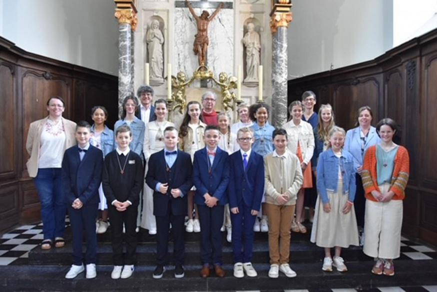 de vormelingen van de school 'De Notelaar' 
