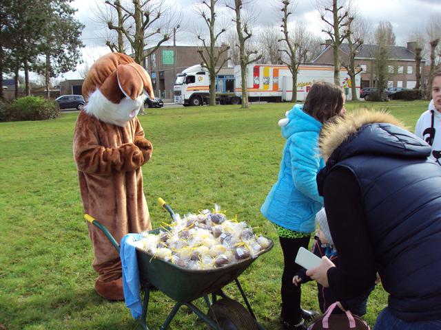 Een kruiwagen vol chocolade-eitjes!