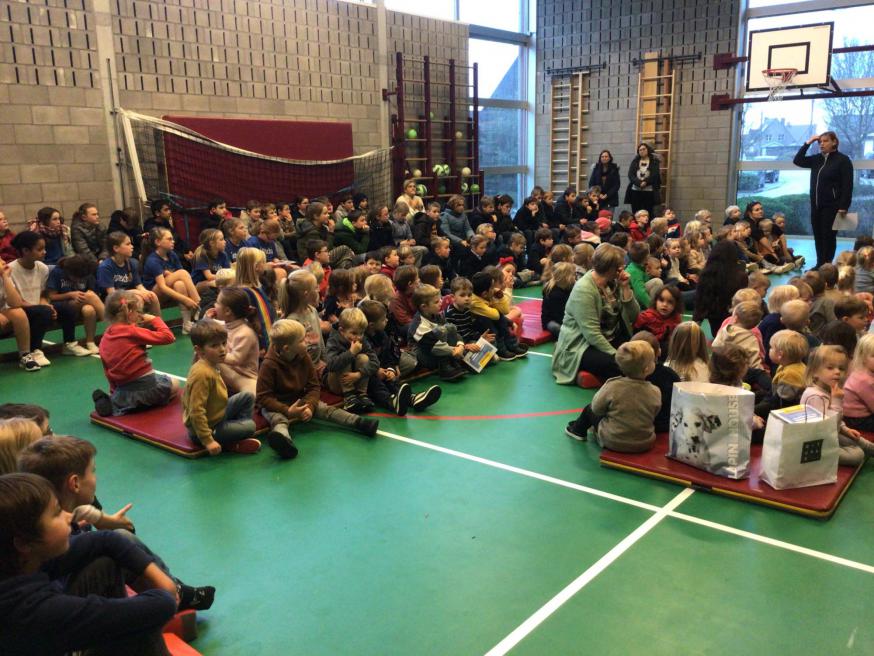 De kinderen komen samen voor een goed doel 