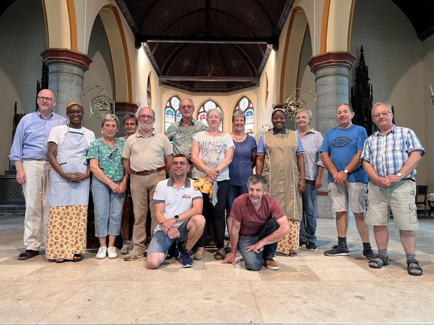 Vele handen maken ...... licht werk 