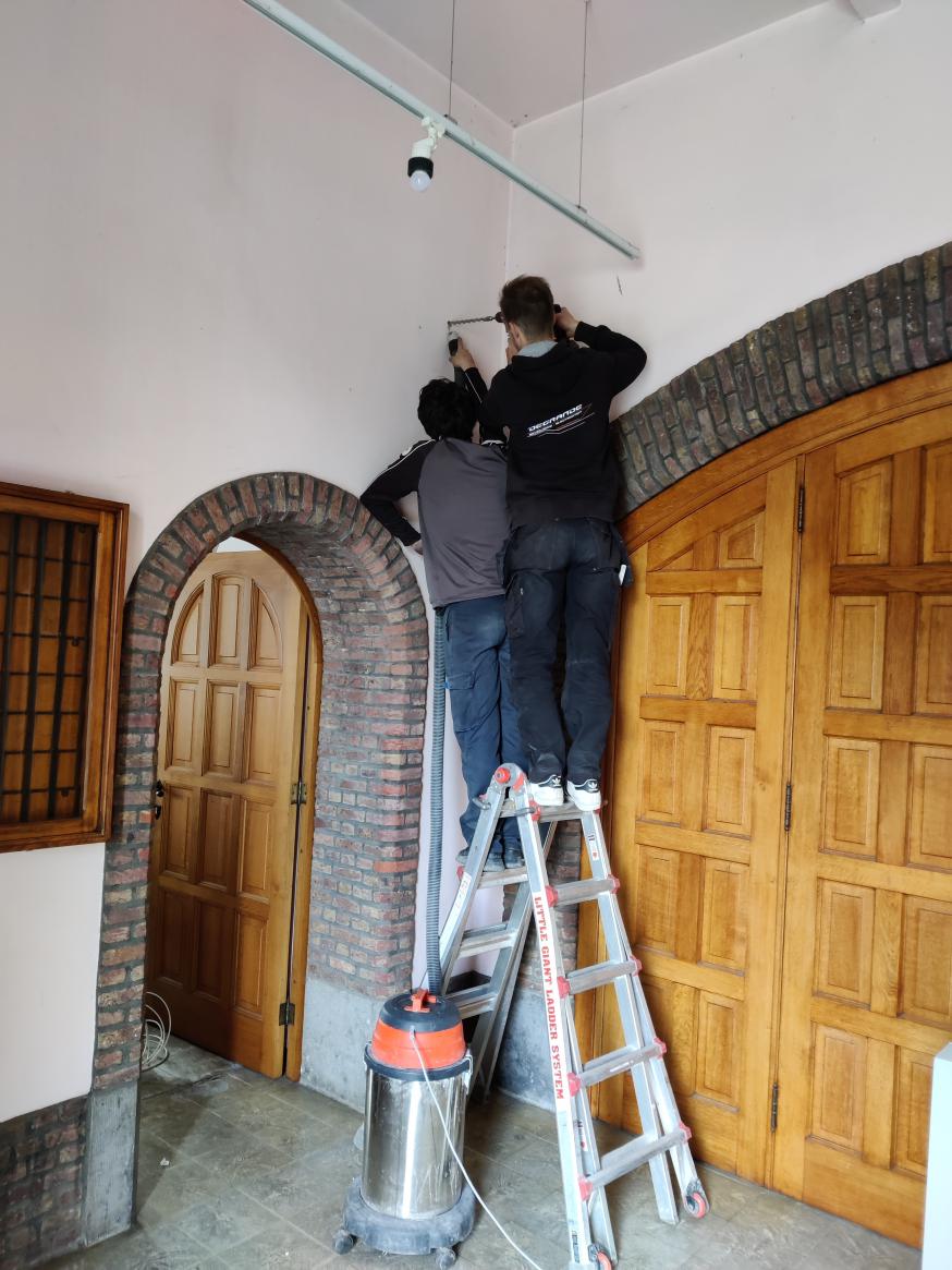 Orde en netheid leiden tot God, zei men vroeger. Ook nu werd er heel proper gewerkt. Het stof werd vakkundig opgevangen. © (Tim) D.D.