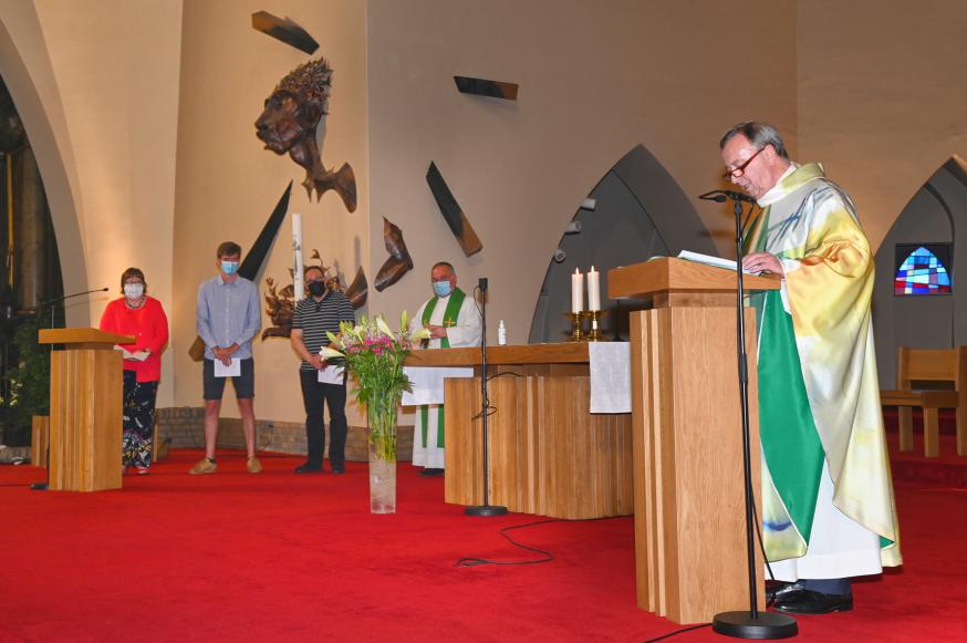 De deken van Avelgem bidt  © Kerk in Zwevegem / Team (Jan Desmedt)