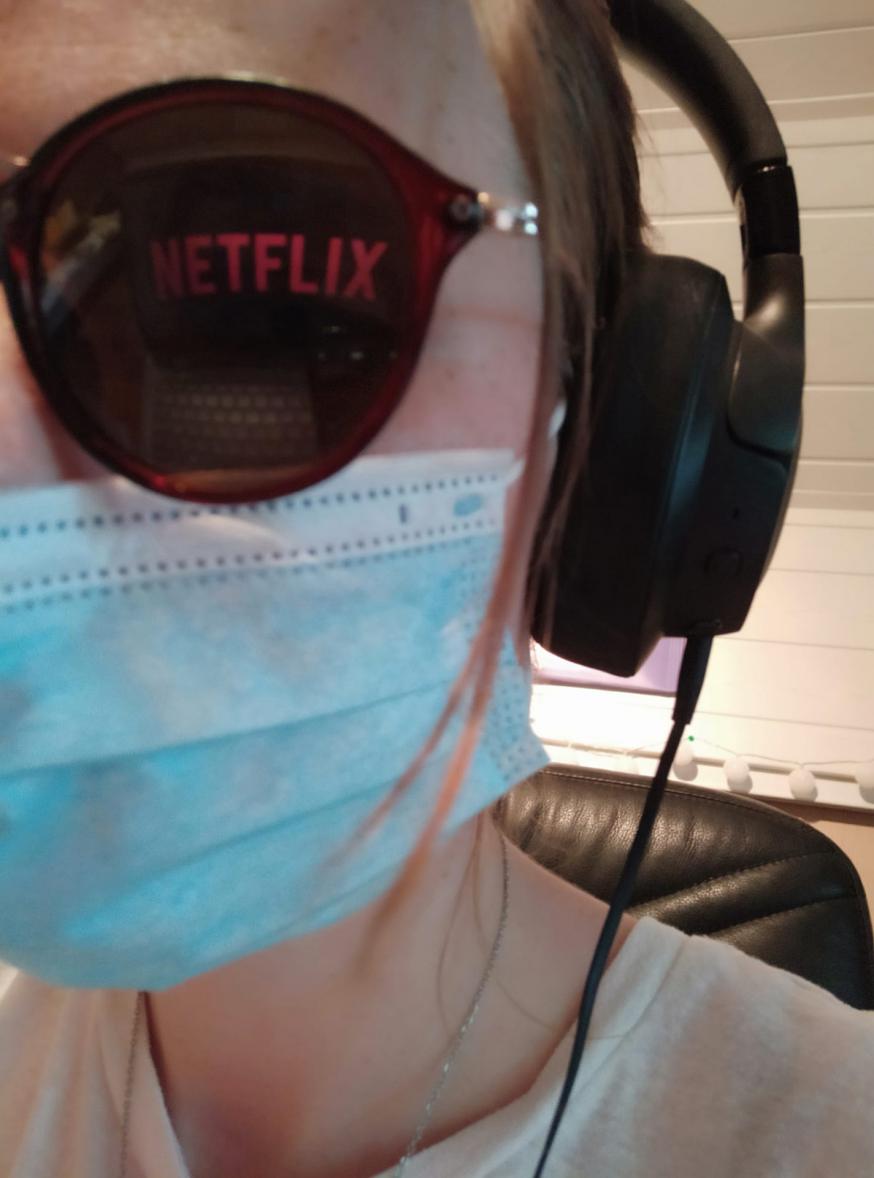 En thuis rond 18.30 uur heeft ze toch even last van een zwak moment. #Netflix!  © D.D.