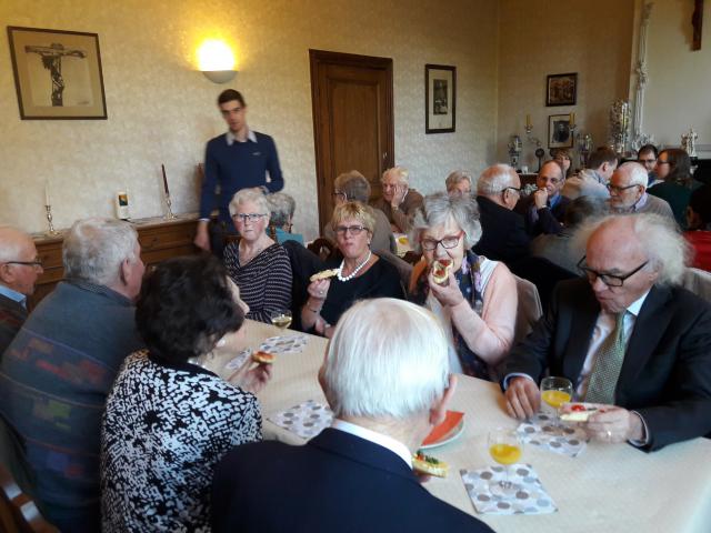 Jubilarissen en jonggehuwden in de bloemetjes 