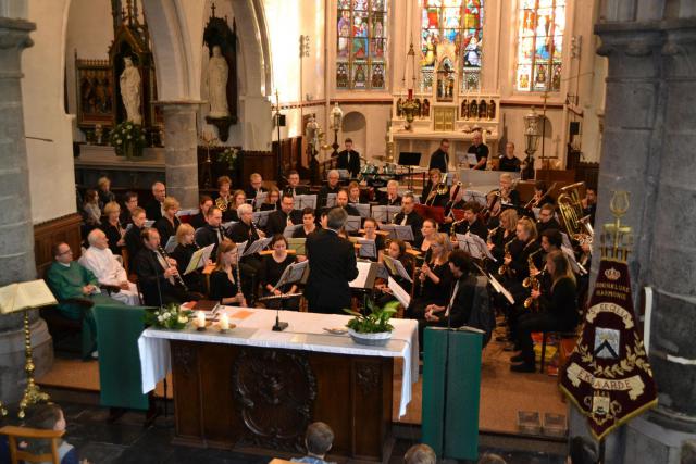 Op zondag 29 november 2017 luisterde de Kon. Harmonie Ste Cecilia van Eksaarde eucharistieviering op. Een streling voor het oor!  © Geert Defauw