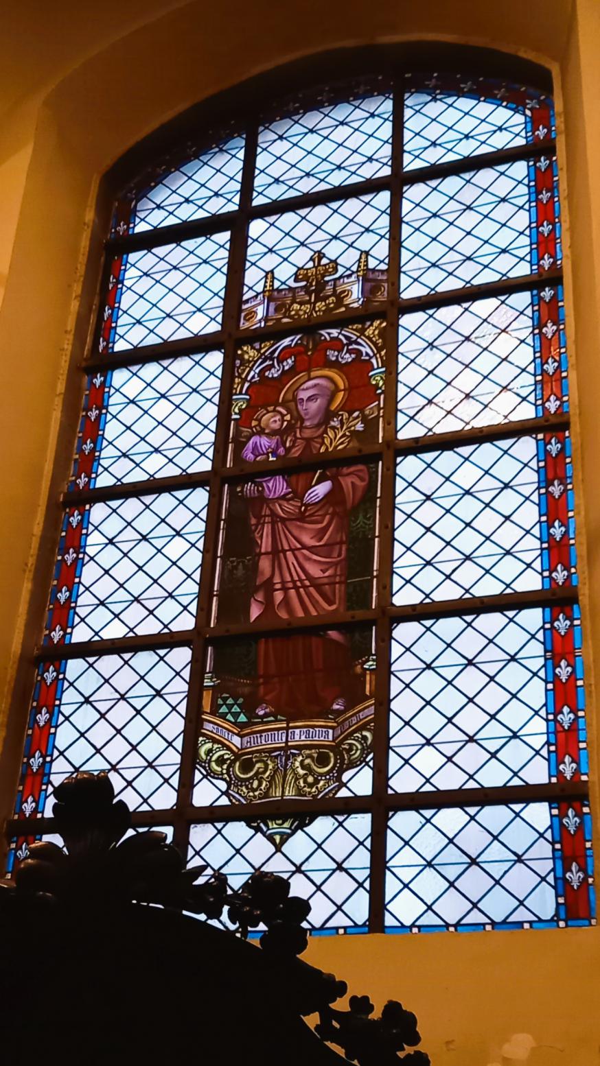 H. Antonius van Padua – glasraam in de Sint-Laurentiuskerk. © Orlando Garcia. 
