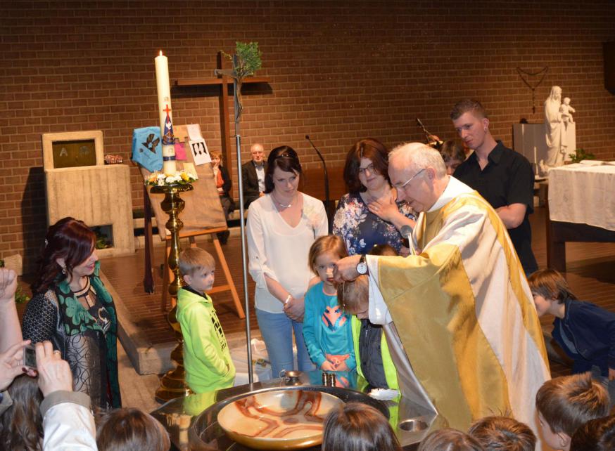 Een (kinder)doop in de eucharistie doet mensen én onszelf thuiskomen. De Kerk op haar mooist! 