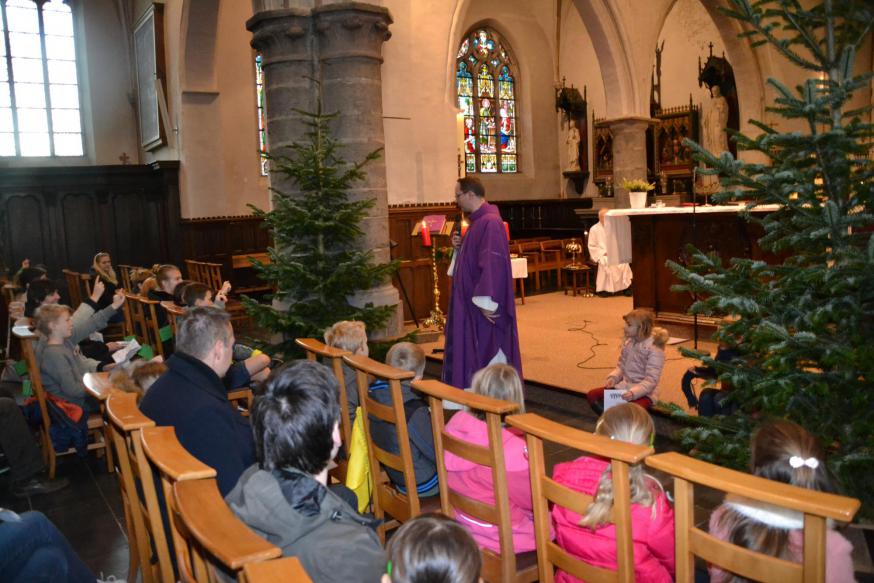 Vieren met jong en oud samen, zoals in deze instapviering bij de advent. © Geert Defauw