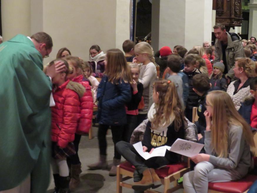 Fotoverslag van de gezinsvieringen met kinderzegen 