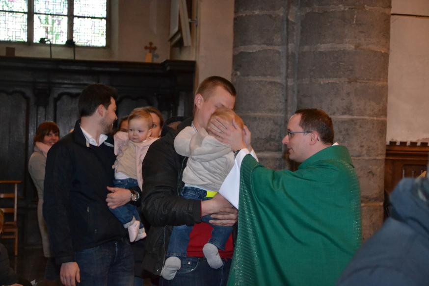 Fotoverslag van de gezinsvieringen met kinderzegen 