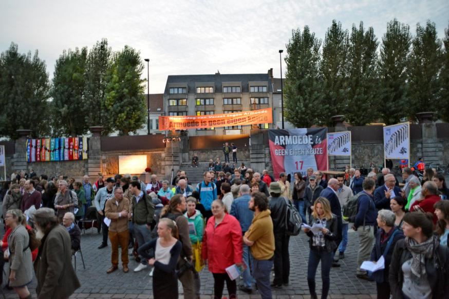 Herdenking op het Sint-Pietersplein in Gent, vorig jaar op 17 oktober.  © OCMW Gent