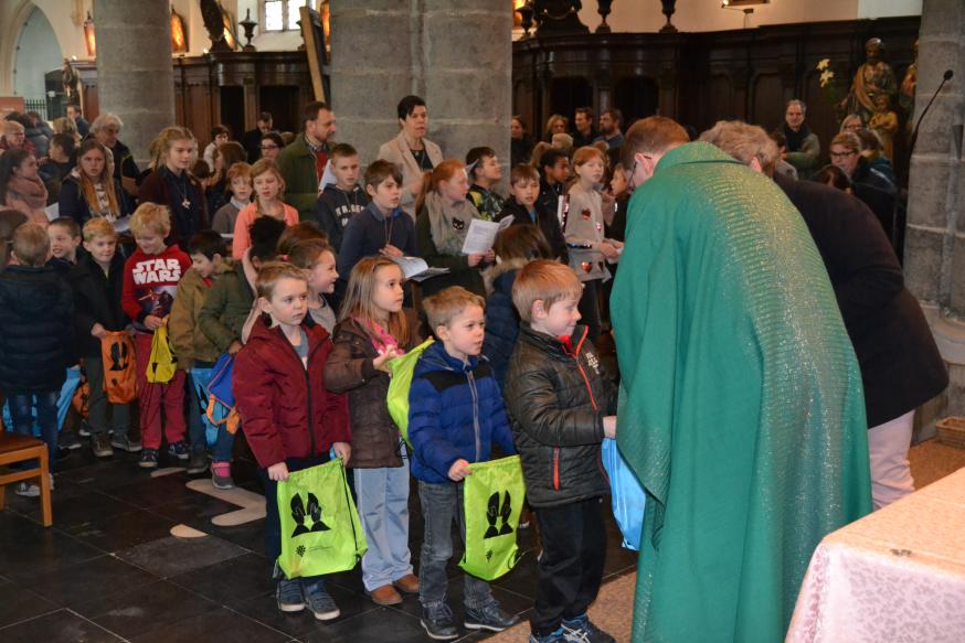 Fotoverslag van de gezinsvieringen met kinderzegen 