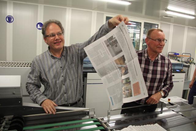 De pagina’s blijven samen door statische elektriciteit.  © HVDS