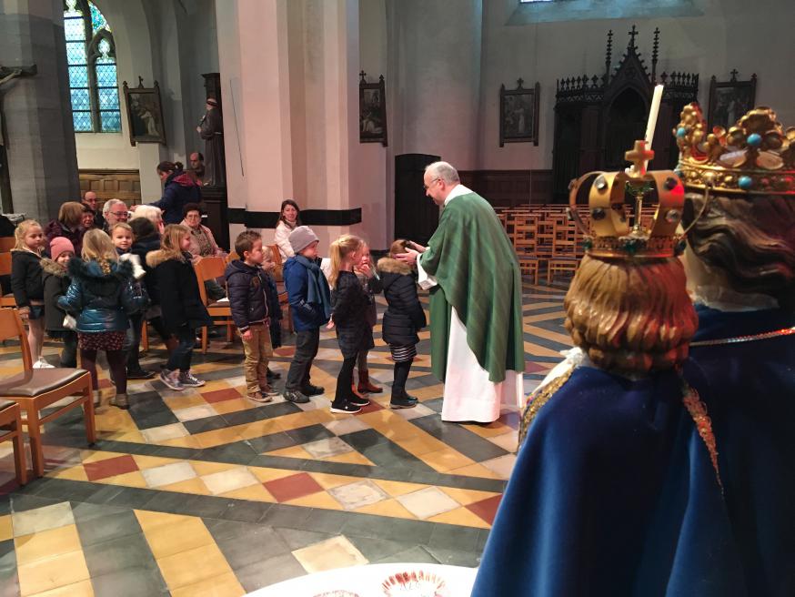 Fotoverslag van de gezinsvieringen met kinderzegen 