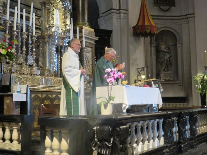 In de basiliek ging kardinaal Luc Van Looy voor in de eucharistieviering geassisteerd door onze diaken Geert 