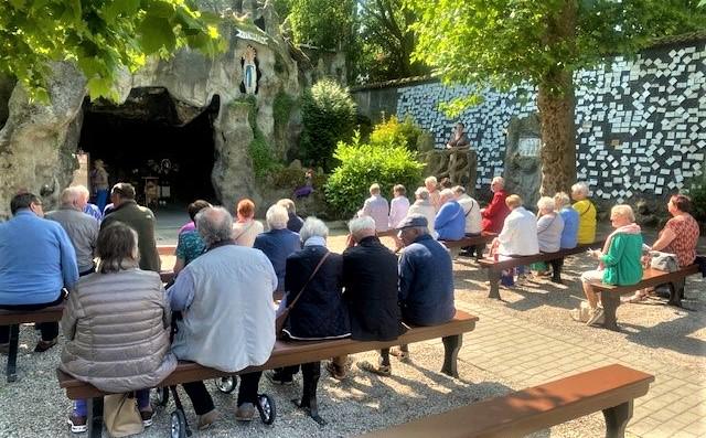 06 juni ging onze Okra-groep op bedevaart naar Kortrijk bij de Paters Passionisten waar wij bij de Lourdesgrot een gebedsdienst hielden. 