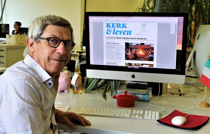 Leo Van de Velde aan het werk aan de “lay-out” van onze editie van het parochieblad 
