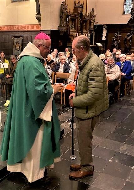 Bisschop Lode eert Roger Maes 