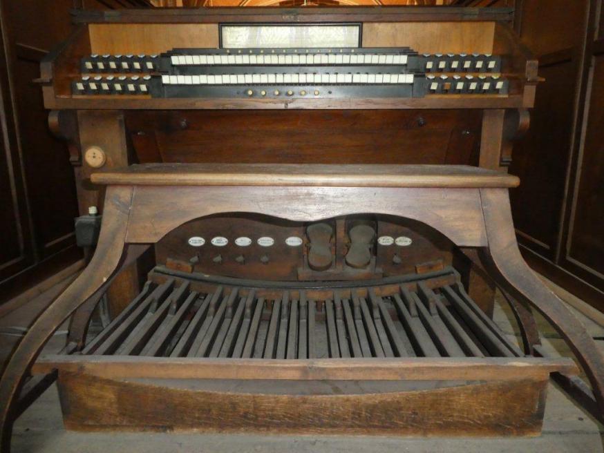 Klavier (manuaal en pedaal) van het Schyvenorgel (1909) op het hoogzaal van de H. Kruiskerk (Stekene) 