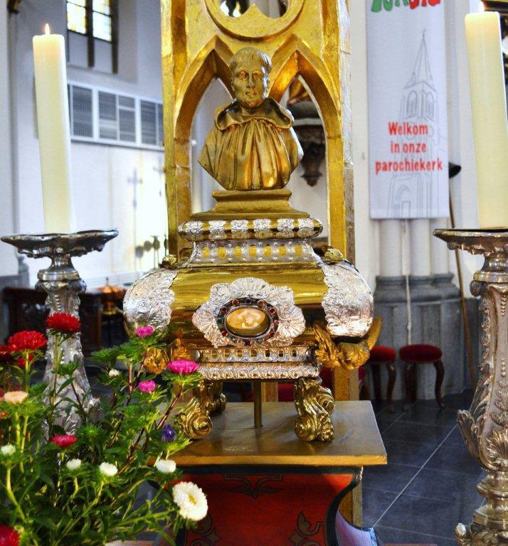 Het eeuwenoude (1720) reliekschrijn met de relikwie van de heilige Egidius 
