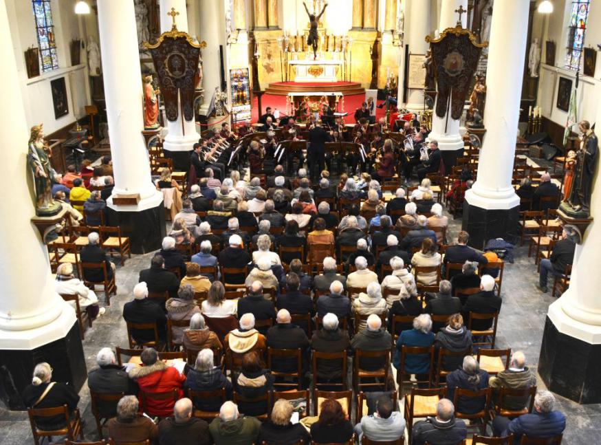 Onze drukbezette kerk voor een daverend begin van het nieuwe jaar! Met dank aan onze fanfare. 