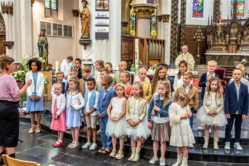 Eerste Communie: Sint-Egidiuskerk Sint-Gillis-Waas -  29 mei - 2 