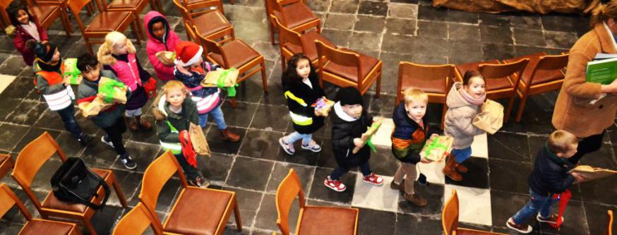 De klas van Juf Annelies (de Klimop) op weg naar Kerstmis-1 