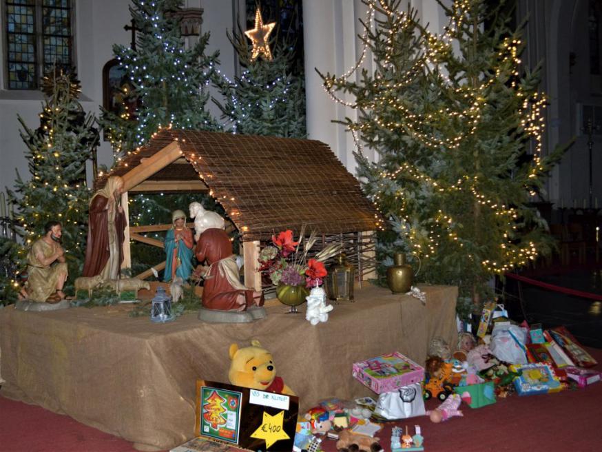Pakjes rond de kerststal 