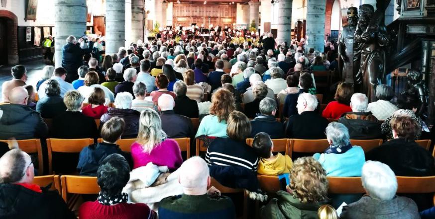 Jong en minder jong één en al oor in een uitverkocht concert 