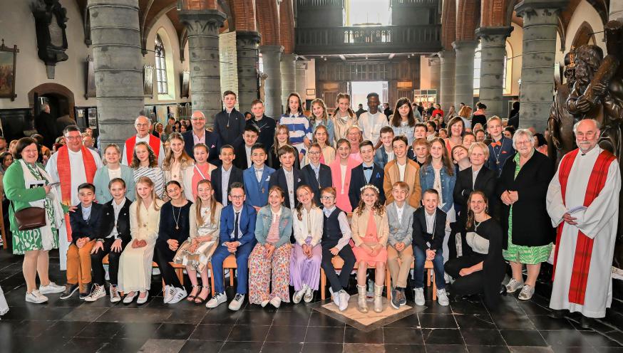 De vormelingen van 3-Beuken, Tuimelaar, 7-Sprong en Reynaerdijn. Zij ontvingen eveneens hun H. Vormsel in de H. Kruiskerk van Stekene op zaterdag 22 april. 