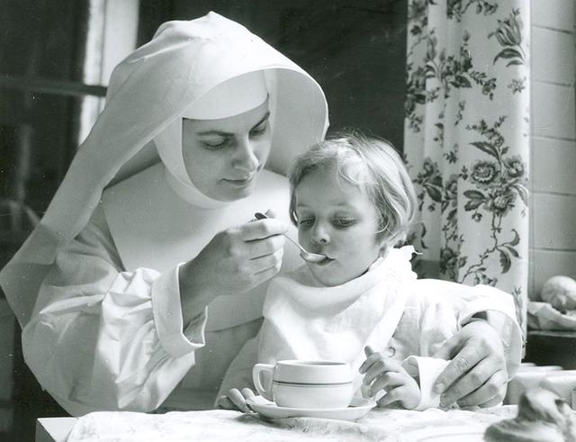 De zusters van Liefde waren sterk geëngageerd in de zorg voor kinderen. © Erfgoedhuis ZLJM