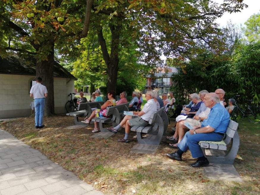 Bidden aan de kapel van De Visserij 
