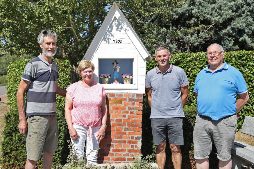 Het kleine erfgoed werd mooi gerestaureerd door de werkgroep kapellen van de Heemkundige Kring. 