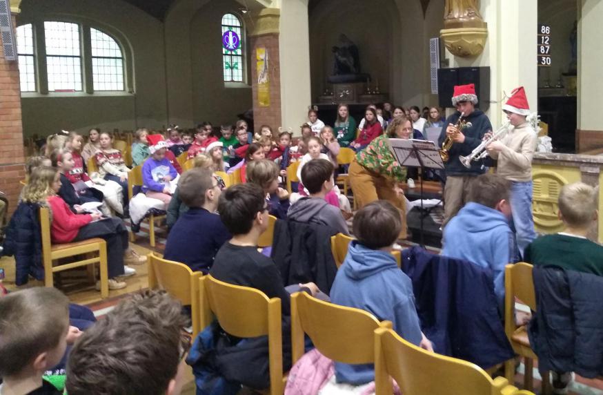 Kerstviering in de school Rooierheide 