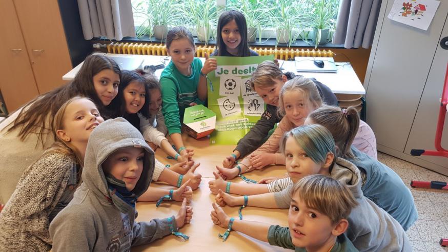 De kinderen van de lagere school lieten zich sponsoren om per klas een aantal kilometers uit de benen te pompen.  